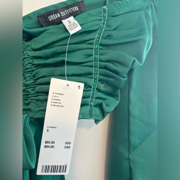 NWT Urban Outfitters green satin crop top with long sleeves - Picture 4 of 4